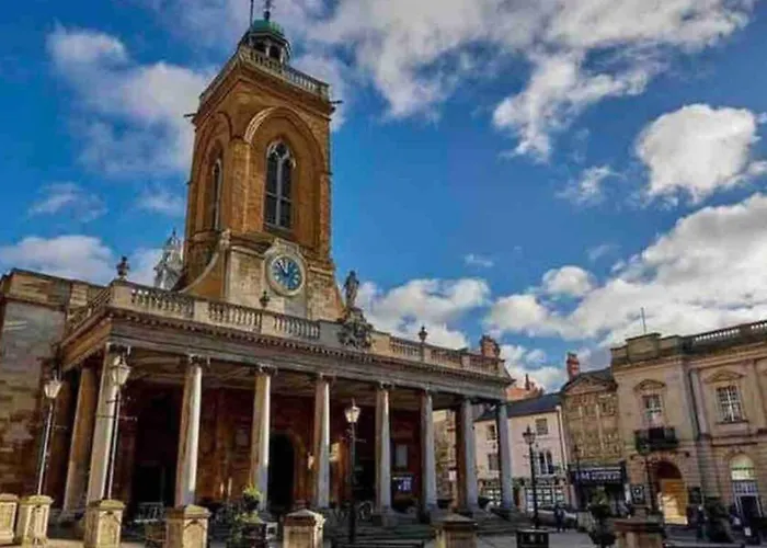 Market Haven Kingsize Studios Town Centre With Netflix, Business & Leisure Travellers, Multiple Units Available